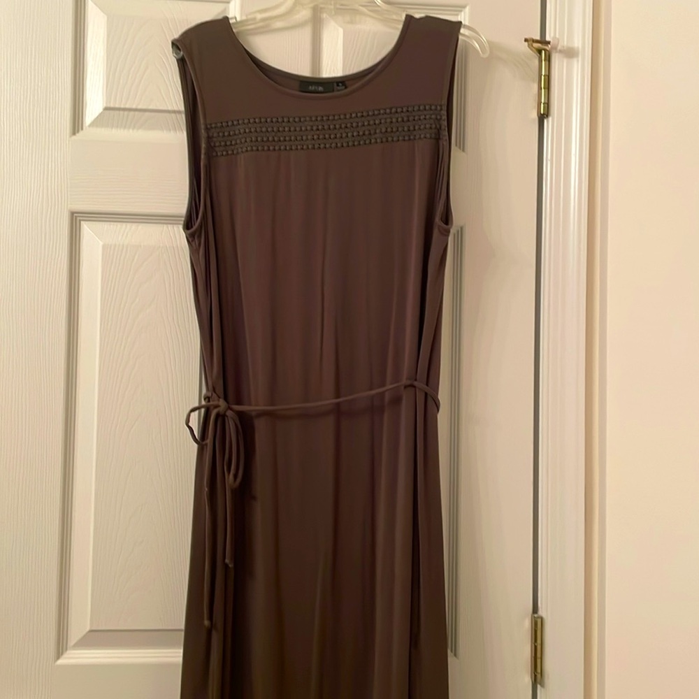 Olive knit dress with open crochet yoke, tie string waist, EUC size XL
